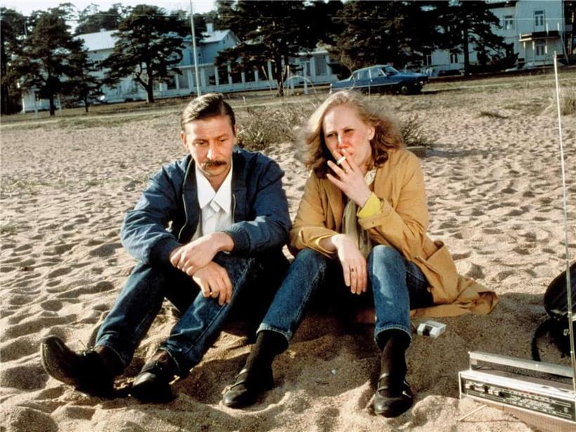 Matti Pellonpää und Kati Outinen in der finnischen Filmklassiker „Schatten im Paradies“ (1986)