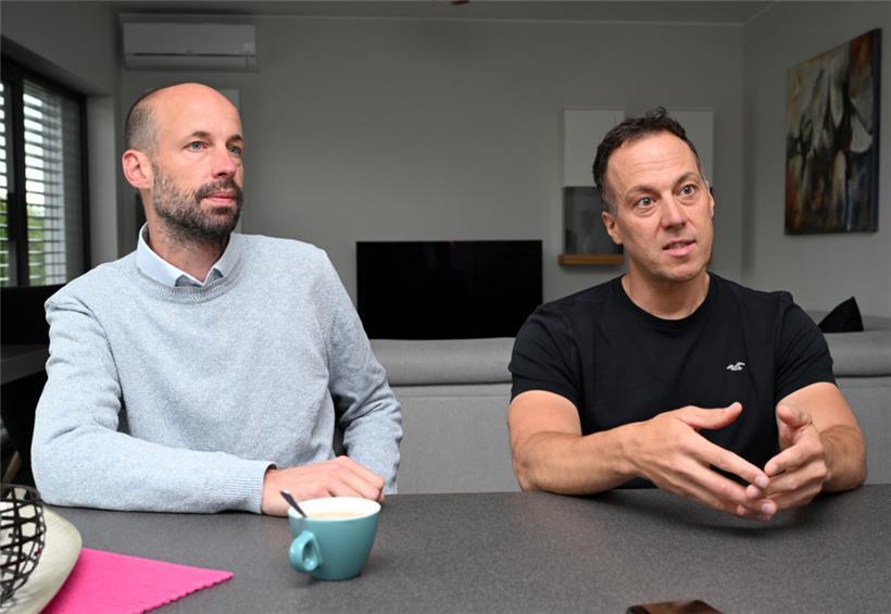 Max Fischbach, Vorstandsmitglied der Fluglotsengewerkschaft, und Christian Seidel, Präsident der „Guilde luxembourgeoise des contrôleurs de la circulation aérienne“
