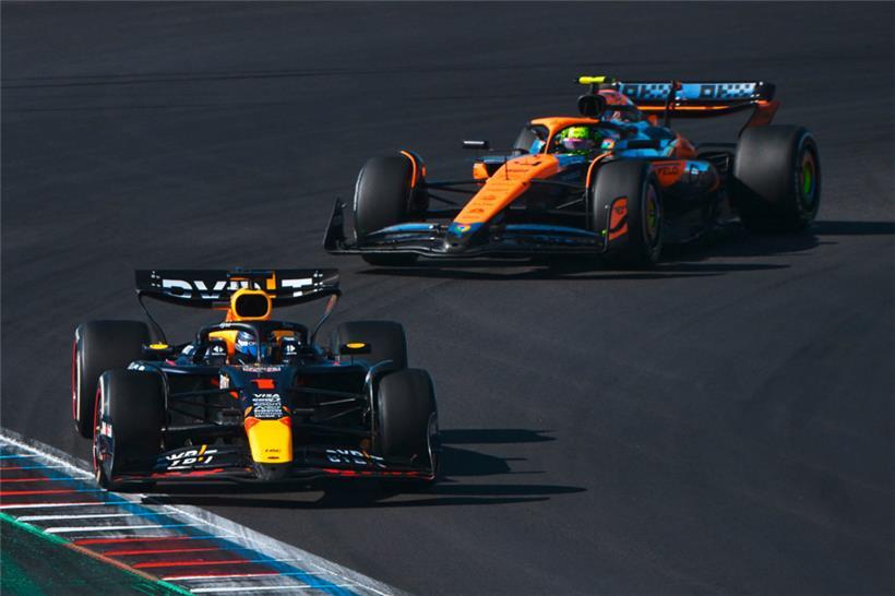 Max Verstappen hat komfortable 57 Punkte Vorsprung in der Fahrerwertung auf Lando Norris (rechts)

