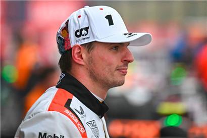 Max Verstappen schlug am Sonntag in Japan im unterlegenen Red-Bull-Auto beide McLaren
