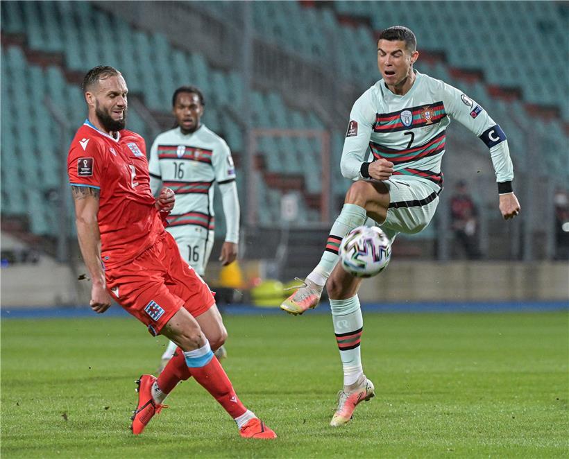 Maxime Chanot (l.) wird beim nächsten WM-Qualifikationsspiel gegen Aserbaidschan gesperrt fehlen
