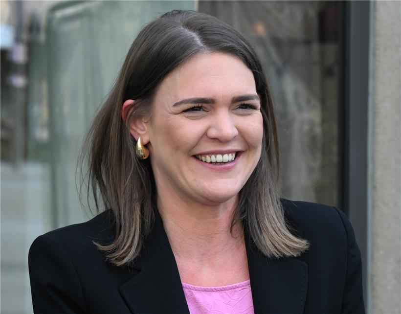 Maxime Miltgen lächelt selbstbewusst und zeigt positive Einstellung gegenüber neuer Herausforderung und Kritik