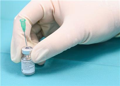 Medienberichte legen nahe, dass beim Biontech/Pfizer-Impfstoff sieben statt nur sechs Dosen pro Ampulle möglich wären
