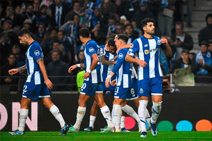Mehdi Taremi (r.) und die Kollegen aus Porto feierten ein wahres Schützenfest gegen Schachtar Donezk und sicherten sich so Platz zwei in der Gruppe H
