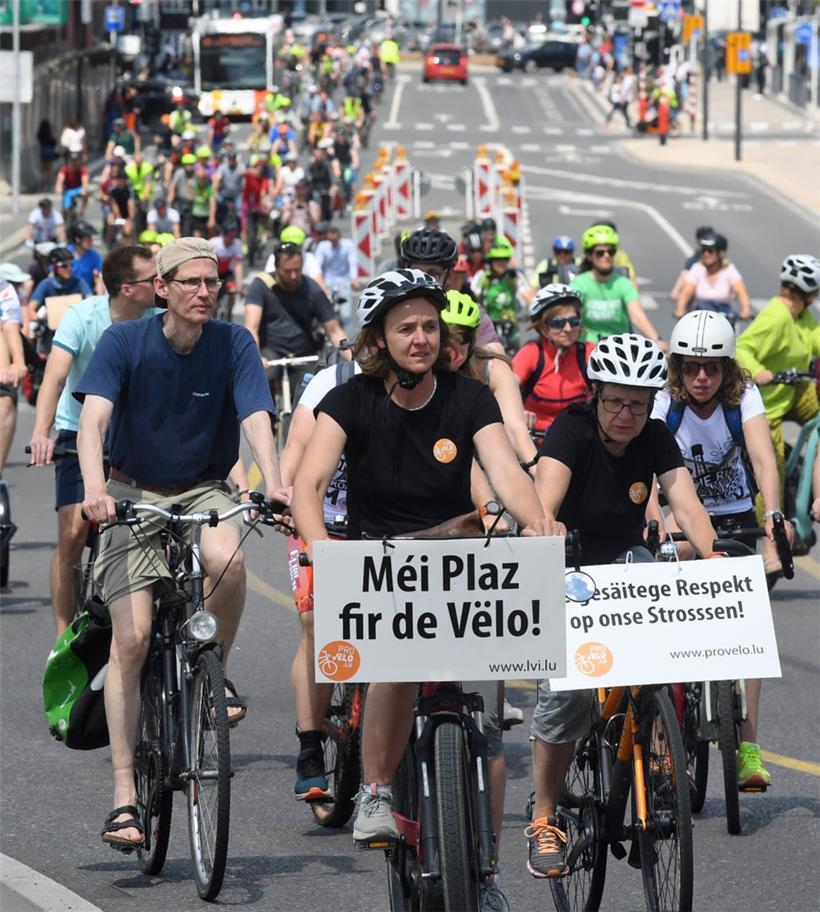 Mehr Platz für das Fahrrad und gegenseitigen Respekt auf unseren Straßen – das fordern Radfahrer in Luxemburg, u.a. bei der Demo vor einem Monat
