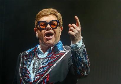 Mehr als 100 Musik-Stars, darunter Elton John, haben der britischen Regierung Versagen bei der Verhandlung von Visaregeln für Kulturschaffende nach dem Brexit vorgeworfen
