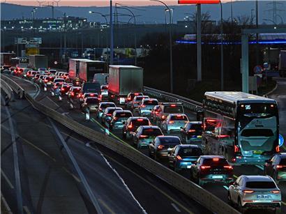 Mehr als 120.000 französische Grenzgänger arbeiten täglich in Luxemburg, Pendlerverkehr und Beschäftigung im Großherzogtum