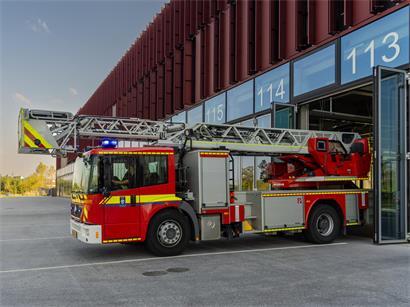 Über 40 Feuerwehrleute aus Käerjeng, Petingen, Kahler und Sassenheim-Differdingen beim Brand im Künziger Scoutshome im Einsatz