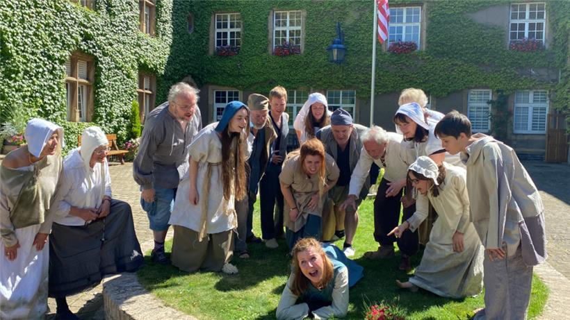 Mehr als 60 Laienschauspieler treten in dem Stück auf
