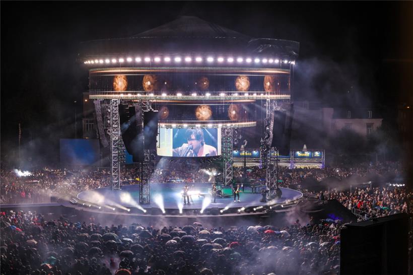 Mehr als vier Millionen Euro erhielt „den Atelier“, um die große Show zum Thronwechsel zu inszenieren
