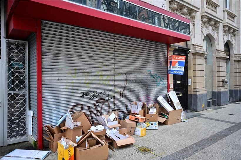 Mehrere Lokale in der Alzettestraße stehen seit geraumer Zeit leer – die Leerstandssteuer soll nun die Eigentümer aktivieren