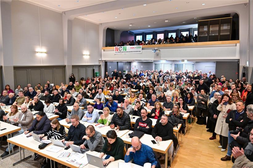 Mehrmals ging tosender Applaus durch den Saal
