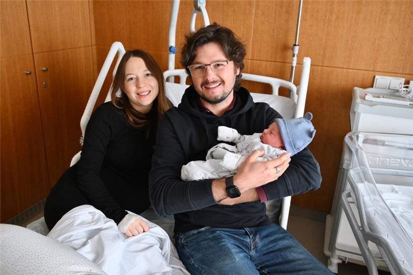 Mélanie, Ilia und ihr Sohn Nathanaël, der in Luxemburg als erstes Baby im Jahr 2025 geboren wurde
