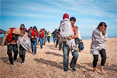 Menschen nach der Ankunft in Großbritannien – Albaner machten von Mai bis September 43 Prozent der angekommenen Bootsflüchtlinge aus
