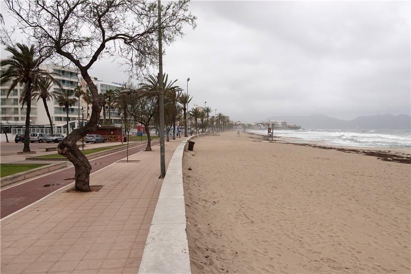 Menschenleere Strandpromenade: Die spanische Baleareninsel Mallorca isoliert sich von der Außenwelt
