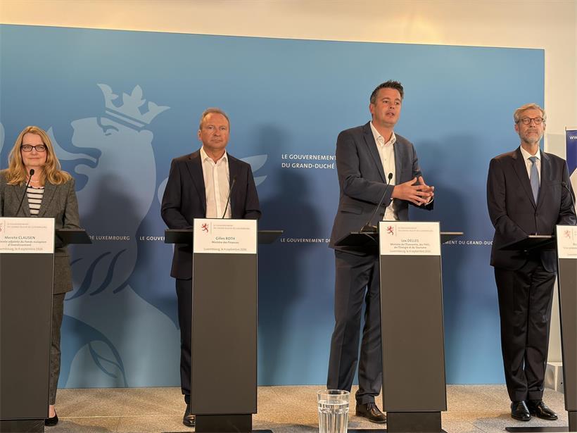 Merete Clausen, stellvertretende Präsidentin des EIF, CSV-Finanzminister Gilles Roth, DP-Wirtschaftsminister Lex Delles und der Vizepräsident der EIB, Robert de Groot, am Freitag bei der Pressekonferenz im Staatsministerium