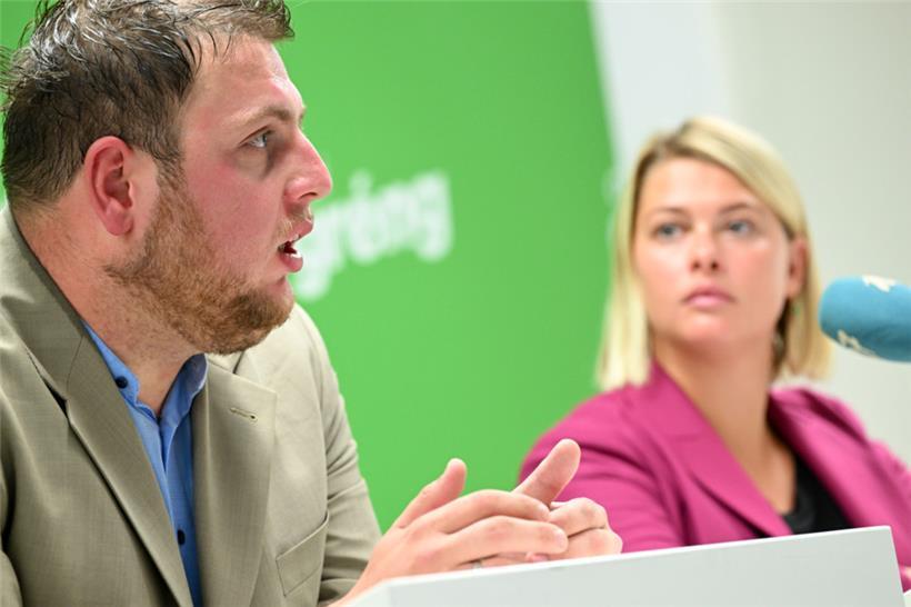 Meris Sehovic und Djuna Bernard auf der Pressekonferenz am Mittwoch

