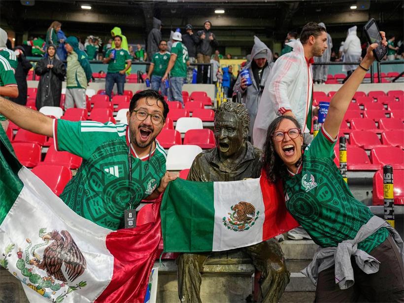 Mexikanische Fans jubeln vor dem Spiel