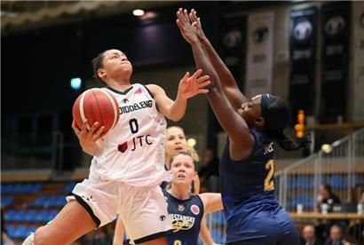 Mia Loyd zog zusammen mit ihrem Ehepartner nach Luxemburg
