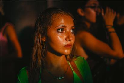 Mia McKenna-Bruce dans „How to have sex“
