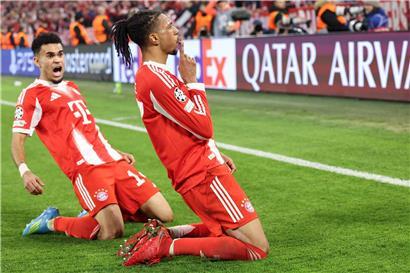 Michael Olise erzielt in der Nachspielzeit den entscheidenden Siegtreffer für München beim Fußballspiel