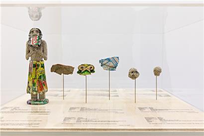 Michael Rakowitz, „The invisible enemy should not exist“ (détail), 2020. Courtesy Galerie Barbara Wien, Berlin.
