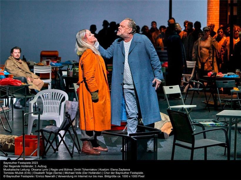 Michael Volle begeisterte als Holländer und Elisabeth Teige bot eine atemberaube...