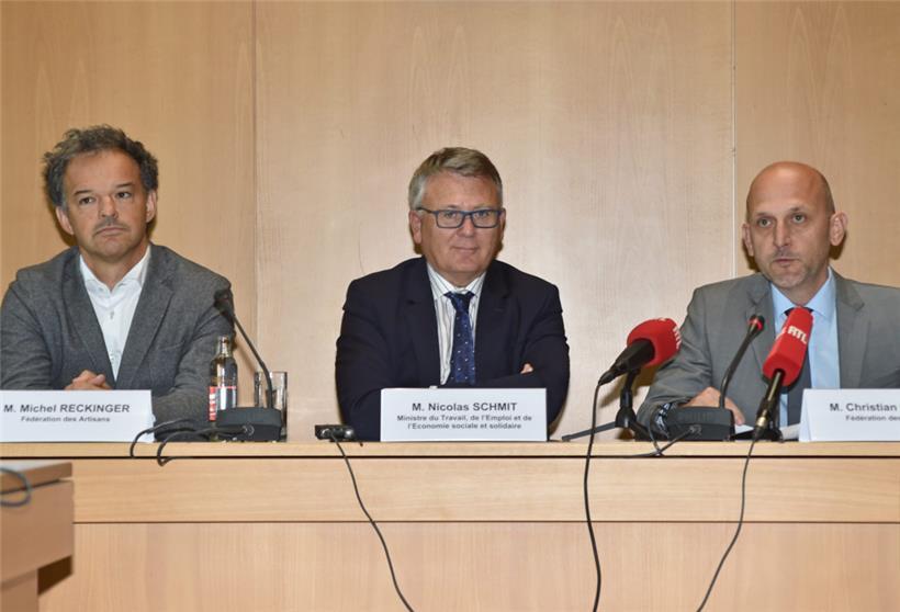 Michel Reckinger, damals Präsident des Handwerkerverbands, mit dem früheren LSAP-Arbeitsminister Nicolas Schmit und dem stellvertretenden Handwerkerverbands-Generalsekretär Christian Reuter bei einer Pressekonferenz im Jahr 2015
