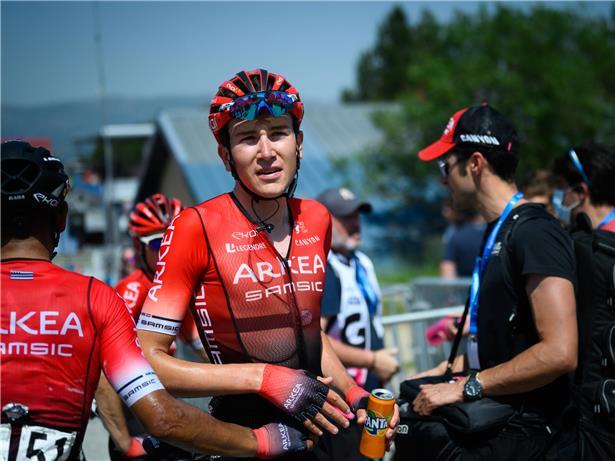 Michel Ries im Arkéa B&B-Hotels Rennrad-Trikot während eines Radrennens