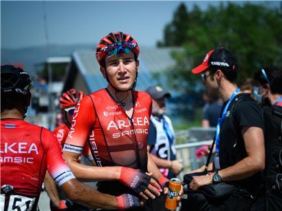 Michel Ries im Arkéa B&B-Hotels Rennrad-Trikot während eines Radrennens