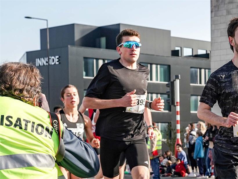 Michel Ries mischt bei den Straßenrennen auf Anhieb vorne mit