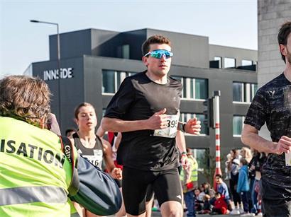 Michel Ries mischt bei den Straßenrennen auf Anhieb vorne mit