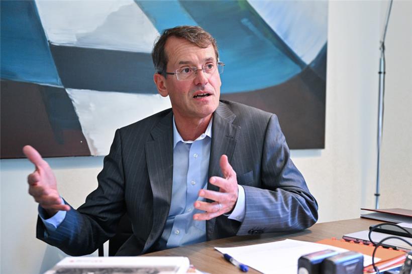 Michel Simonis (56), Generaldirektor der „Croix-Rouge luxembourgeoise“. Das Interview ist der Auftakt einer Serie des Tageblatt zu den Aktivitäten der Organisation, die in loser Folge an dieser Stelle veröffentlicht wird.  

