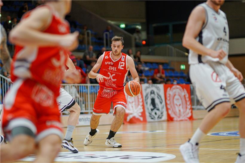 Mike Feipel (Nr. 12) ist für Kapitän Pitt Koster zurzeit der konstanteste Spieler im Bartringer Kader
