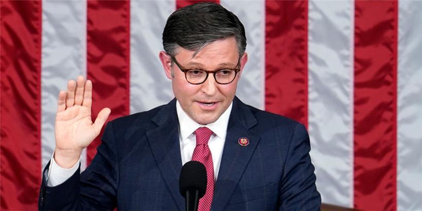 Mike Johnson, neu gewählter Vorsitzender des US-Repräsentantenhauses, wird als Vorsitzender des US-Repräsentantenhauses vereidigt
