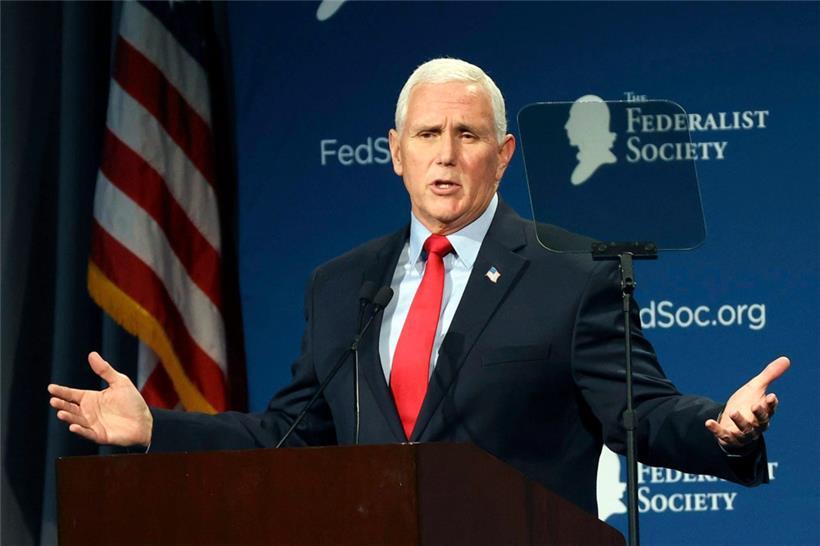 Mike Pence brachte sich auf der Jahrestagung der Federalist Society in Florida für die Nominierung der Republikanischen Partei für die nächsten Präsidentschaftswahlen in Stellung

