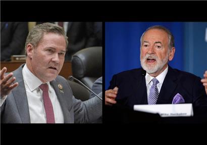 Mike Waltz (l.) und Mike Huckabee (r.) 
