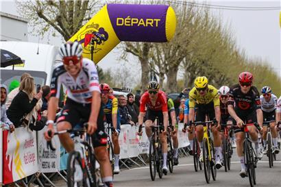 Mil Morang im roten Trikot erreicht Platz sechs bei Liège-Bastogne-Liège Espoirs Radrennen am Samstag