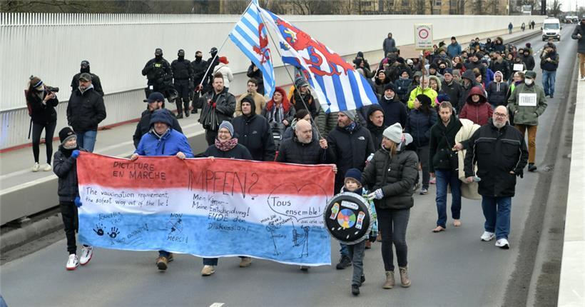 Mindestens drei Mal wurde das vermeintliche „Kinderlied“ von den Demonstranten am Samstag angestimmt
