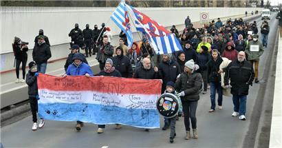 Mindestens drei Mal wurde das vermeintliche „Kinderlied“ von den Demonstranten am Samstag angestimmt
