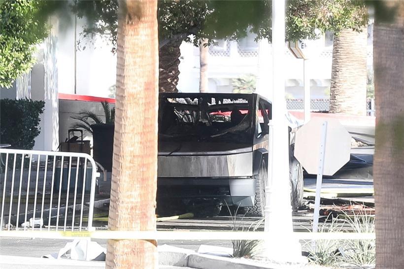 Mindestens eine Person wurde getötet und sieben verletzt, als ein Tesla-Cybertruck vor einem Hotel des designierten US-Präsidenten Donald Trump in Las Vegas explodierte, wie die Polizei am Mittwoch mitteilte
