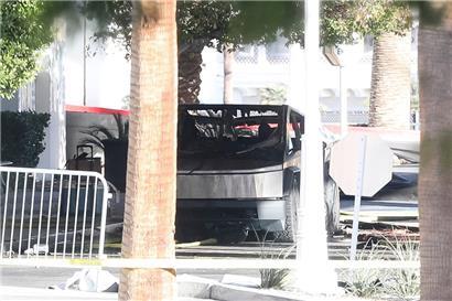Mindestens eine Person wurde getötet und sieben verletzt, als ein Tesla-Cybertruck vor einem Hotel des designierten US-Präsidenten Donald Trump in Las Vegas explodierte, wie die Polizei am Mittwoch mitteilte
