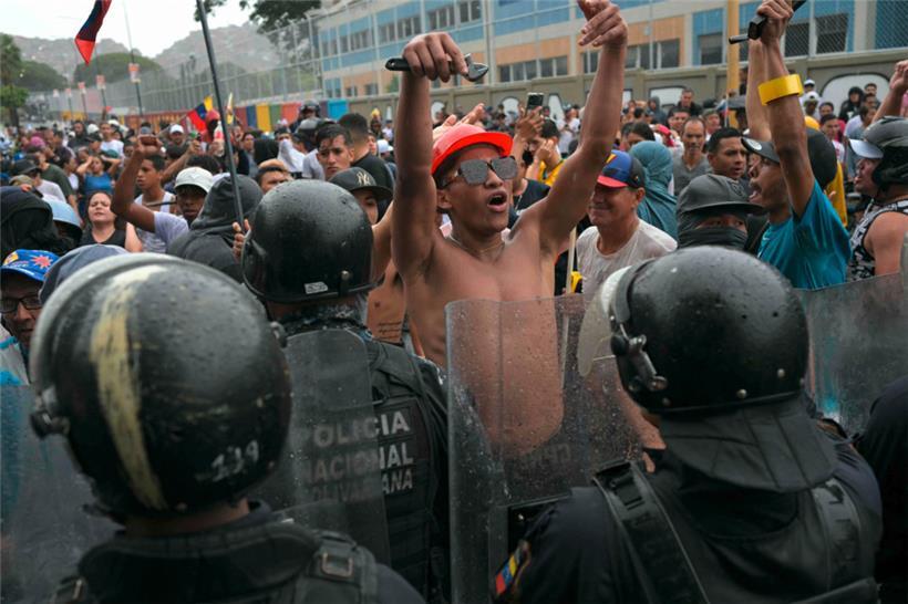 Mindestens sechs Demonstranten kamen nach Angaben der regierungsunabhängigen Organisation Foro Penal ums Leben
