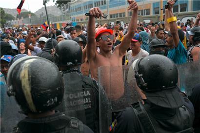 Mindestens sechs Demonstranten kamen nach Angaben der regierungsunabhängigen Organisation Foro Penal ums Leben
