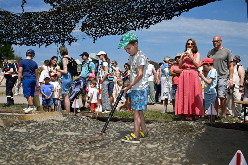 „Minen“ suchen im Sandkasten
