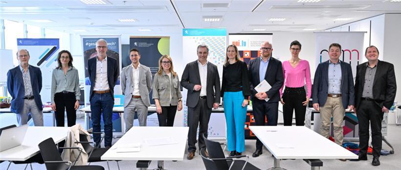 Minister Claude Meisch und sein Team in Sachen Früherkennung, unter anderem die Repräsentanten der einzelnen Kompetenzzentren
