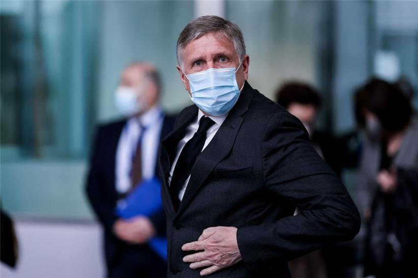 Minister François Bausch will russische Bewegungsfreiheit einschränken
