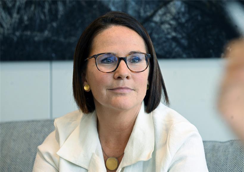 Ministerin Yuriko Backes sieht die wahre Wetterkompetenz allein bei den staatlichen Diensten
