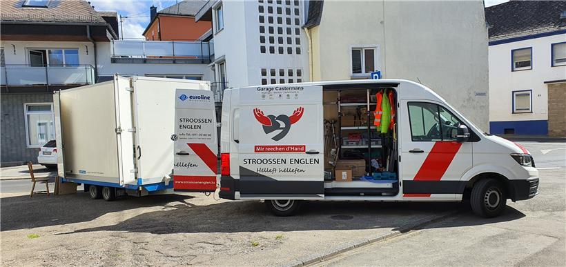 „Mir reechen d’Hand“, lautet das Motto der Vereinigung ohne Gewinnzweck. Mit zwei Lieferwagen werden mehrere Routen gefahren. Dabei haben die Freiwilligen auch eine Art Food-Truck, um die Obdachlosen zu verpflegen.
