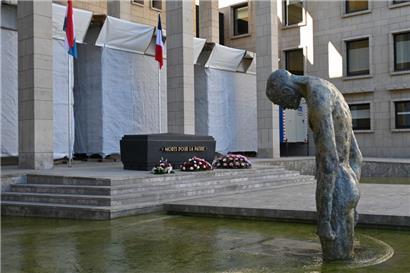 „Mir verlange solidarite’t a gerechtegkét op der ganzer linn. Mer wëlle we’ e freit vollek rege’ert sin!“ (L’Unio’n)
